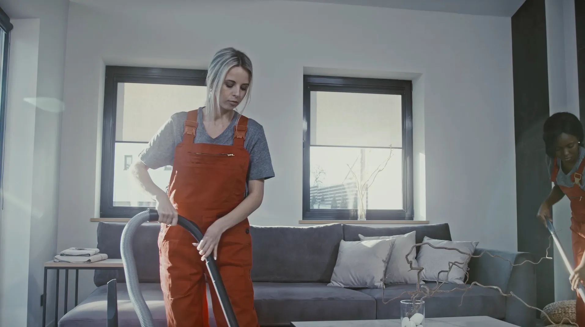 How-to-Select-a-Good-Professional-Cleaning-Company-for-Rental Homes