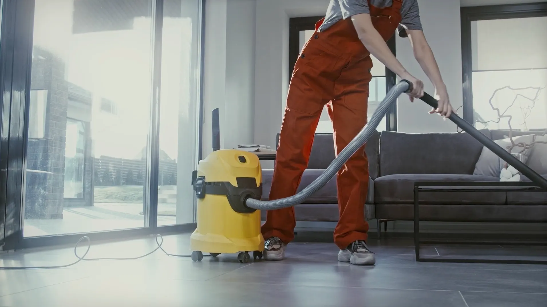 How-to-Select-a-Good-Professional-Cleaning-Company-for-Rental Homes