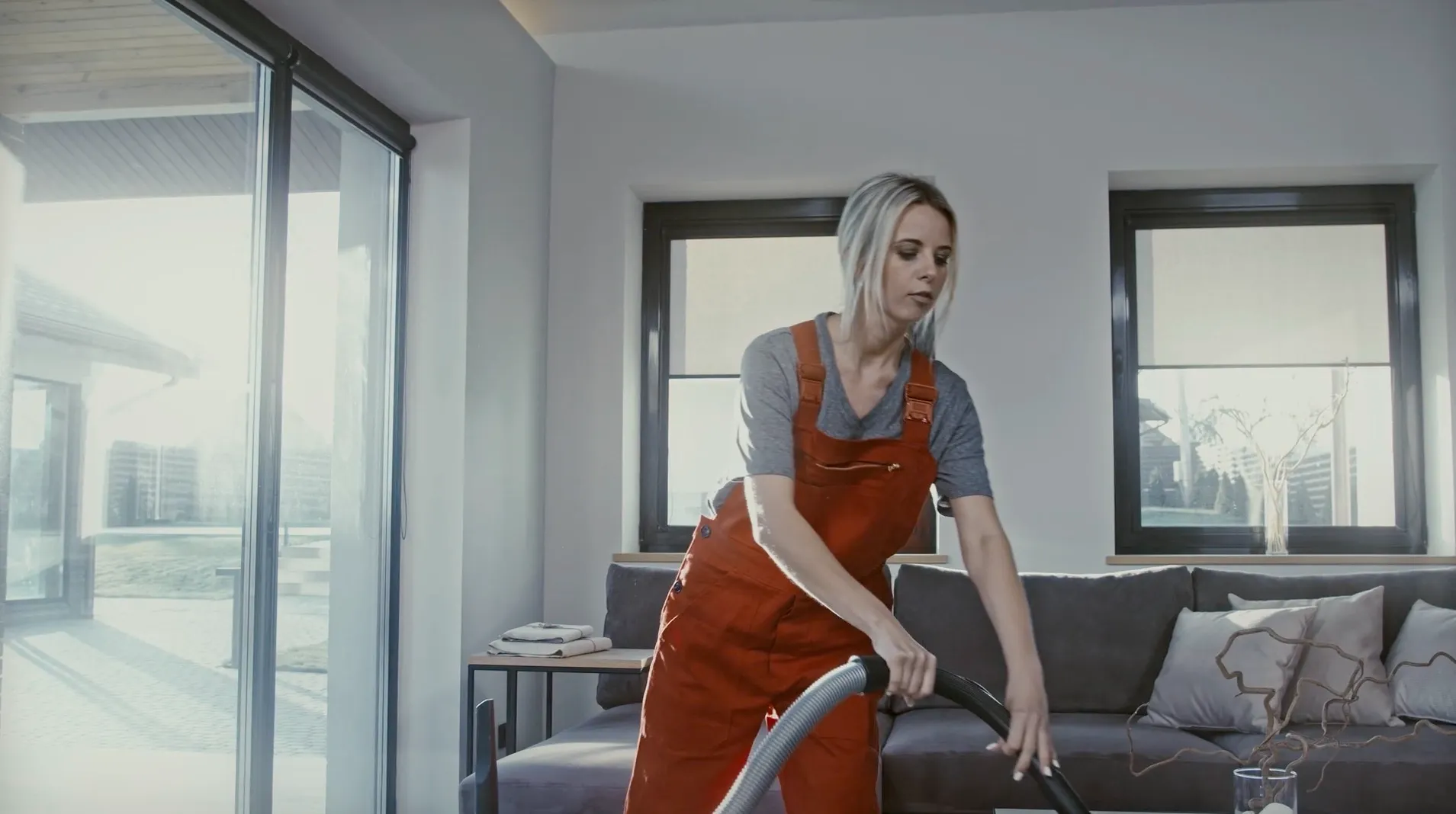 How-to-Select-a-Good-Professional-Cleaning-Company-for-Rental Homes